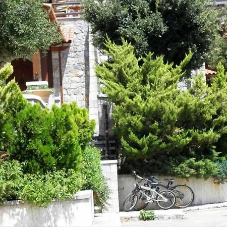 Lefkoritis Askifou Sfakia 2* Petrés